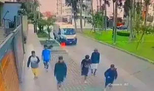 ¡Terror en Surco! Pandilleros roban y golpean a transeúnte