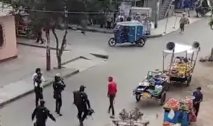 ¡De terror! Dos mototaxistas se agarran a golpes por disputa de pasajeros en SJL