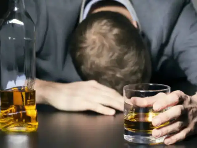 ¡Insólito! Hombre muere al beber cerveza por cuatro días seguidos en Bolivia
