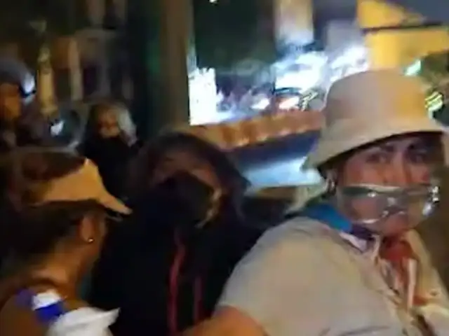 Cercado de Lima: manifestantes agreden a equipos de prensa durante protestas contra Dina Boluarte