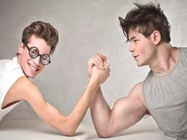 Nueva teoría enciende el debate: ¿un chico guapo es más fiel que uno feo?
