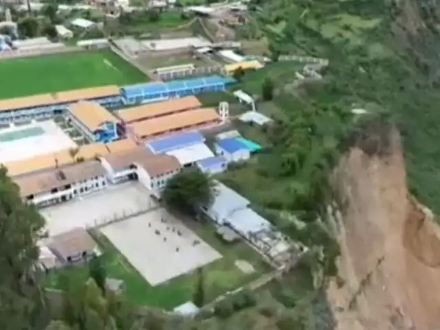 Ayacucho: parte de un colegio segundario cayó al abismo tras crecida de río Huancapi