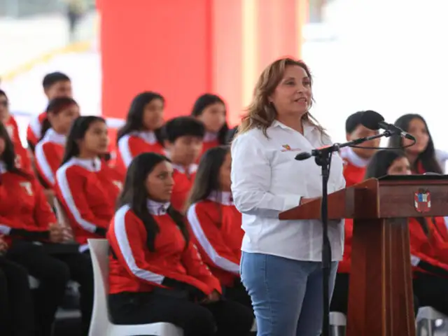 Dina Boluarte asiste una hora tarde a la conmemoración de medallitas de Juegos Bolivarianos Sucre 2024