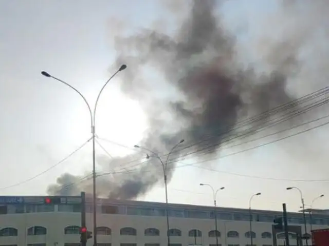 Incendio en Cercado de Lima: Se registra siniestro en vivienda cerca a la Plaza Unión