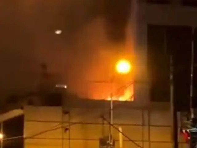 Usuarios reportan incendio durante fiesta de aniversario de la municipalidad de Lince