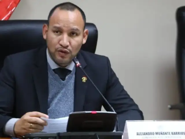 Alejandro Muñante presenta denuncia contra Flor Pablo y Pasión Dávila por uso indebido de recursos parlamentarios