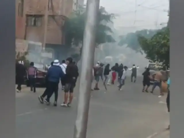 Cercado de Lima: barrista pierde dedos de la mano tras explotarle bombarda durante enfrentamiento