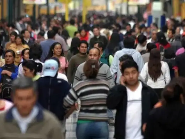 Cerca del 30% de peruanos planea irse de país en búsqueda de mejores oportunidades