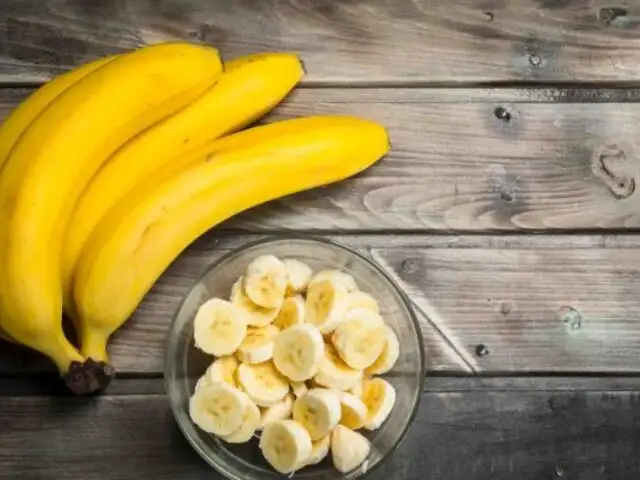 Especialistas recomiendan no botar la cáscara del plátano: esta es la razón