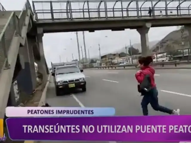 Peatones arriesgan su vida al cruzar de manera imprudente la vía Néstor Gambetta