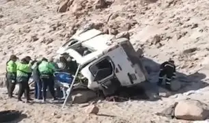 Tragedia en Arequipa: al menos seis muertos y varios heridos tras el despiste de una minivan