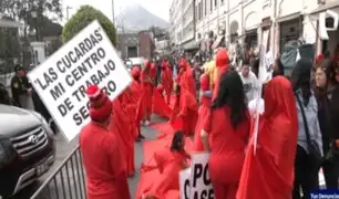 'Las Cucardas': Trabajadoras sexuales realizan plantón frente al Congreso en protesta por cierre de local