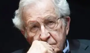 Noam Chomsky no ha muerto: así desmintió el rumor su esposa tras difusión fake en redes