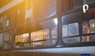 ¡Otra vez! Vándalos atacan a pedradas bus del Corredor Morado en San Isidro