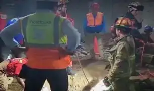 Rescatan a obrero que terminó sepultado en un pozo durante construcción en Surco