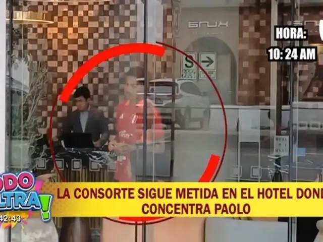 Paolo Guerrero y Ana Paula Consorte firman documentos ante abogado en hotel de la Selección