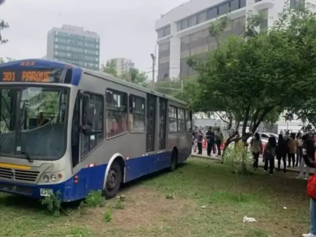 Cercado de Lima: bus del Corredor Azul se habría despistado por falla mecánica