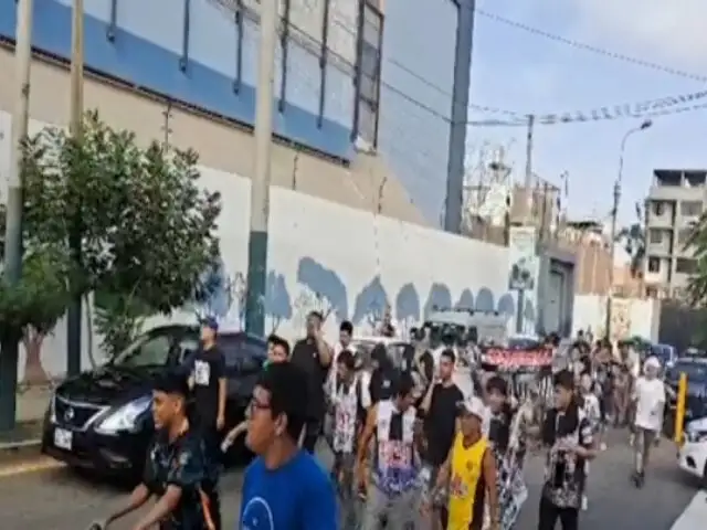 Surco: vecinos atemorizados por presencia de barristas en calles de Catalino Miranda