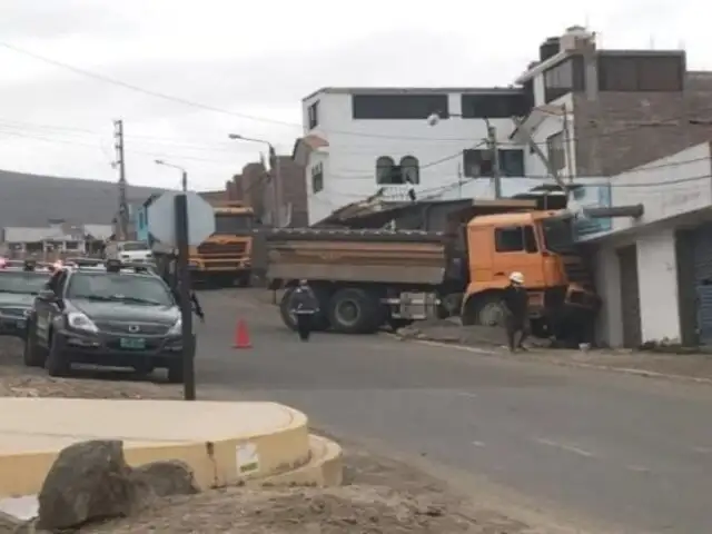 Cajamarca: chófer pierde el control de un camión y termina impactando contra una vivienda