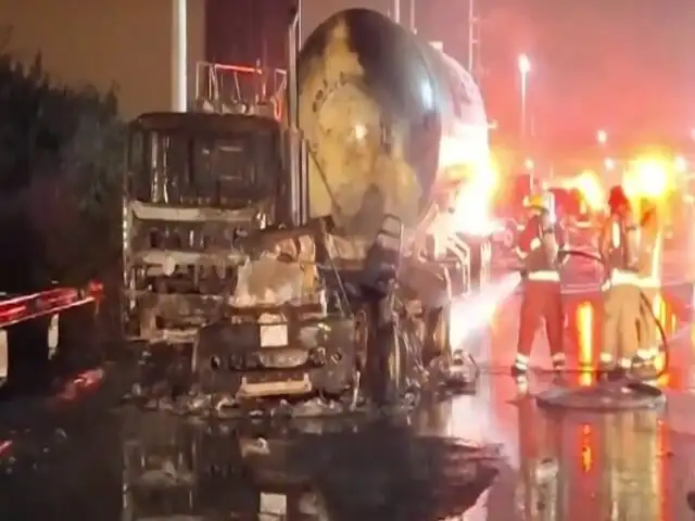 ¡Peligro! Choque entre camiones cisterna provocan incendio en Chilca
