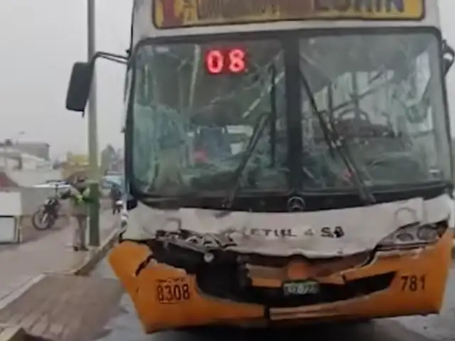 Chorrillos: pista mojada habría provocado violento choque entre buses