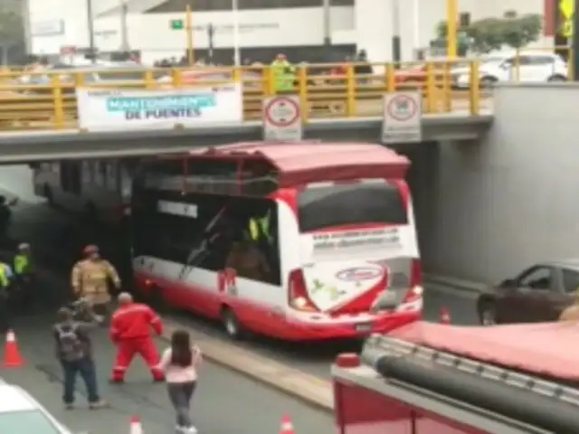 San Isidro: choque de bus turístico contra puente deja heridas a candidatas de certamen de belleza