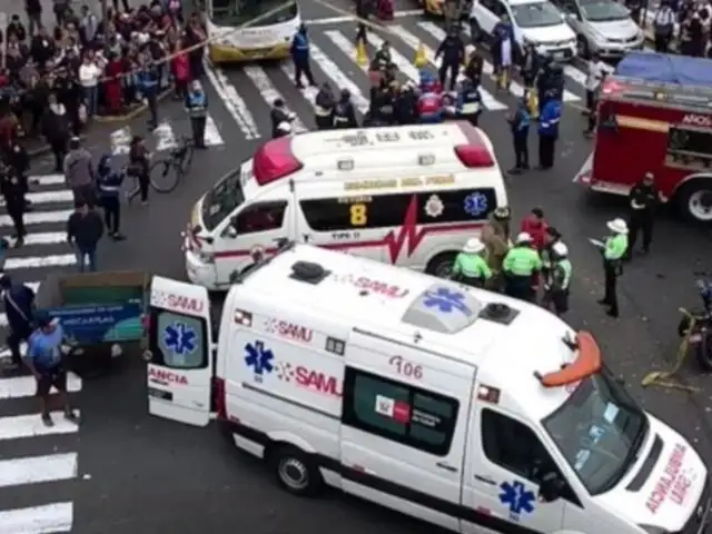 Cercado de Lima: imágenes del momento en que vehículo embiste a peatones en la Av. Abancay