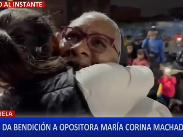 Venezuela: monja bendice a María Corina Machado durante acto de campaña