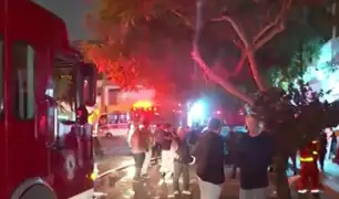 Lince: incendio afecta tres viviendas en cruce de Francisco de Zela y Canevaro