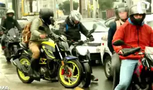¡Exclusivo! Ataque de las motos por las veredas: imágenes de motociclistas poniendo en riesgo a peatones