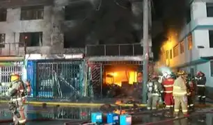 San Borja: incendio fuera de control consume vivienda de cuatro pisos
