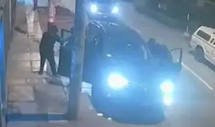 ¡De nunca acabar! Delincuentes roban camioneta a dos jóvenes en La Victoria