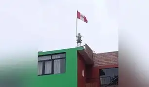 Fiestas Patrias: peruano decide cambiar a Alfonso Ugarte y coloca un Shrek en el techo de su casa