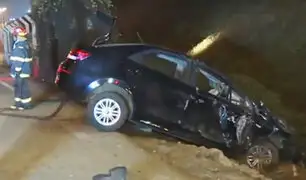 Taxista salva de morir tras chocar contra las mallas metálicas de la costanera en San Miguel