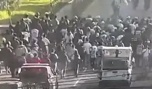 Autos quedan destrozados por ataque de pseudo barristas en Ate