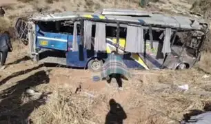 Chofer de bus que transportaba a 'Antología del Folklore' habría perdido el control al esquivar otro vehículo