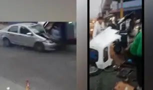 Impactantes imágenes: taxista maneja en contra y choca contra mototaxi en SMP
