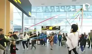 ¡Con música y bailes! Así recibió el aeropuerto Jorge Chávez a los turistas por Fiestas Patrias