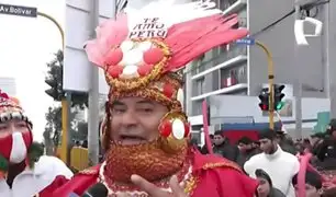 ‘Inca Guerrero’ canta a todo pulmón  ‘Jipi Jay’ y hace bailar a todos en la av. Brasil