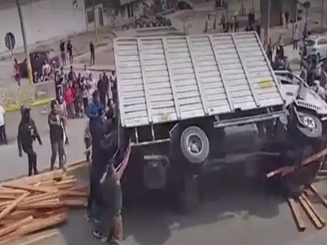 Volcadura de furgoneta en Pasamayito deja dos personas gravemente heridas
