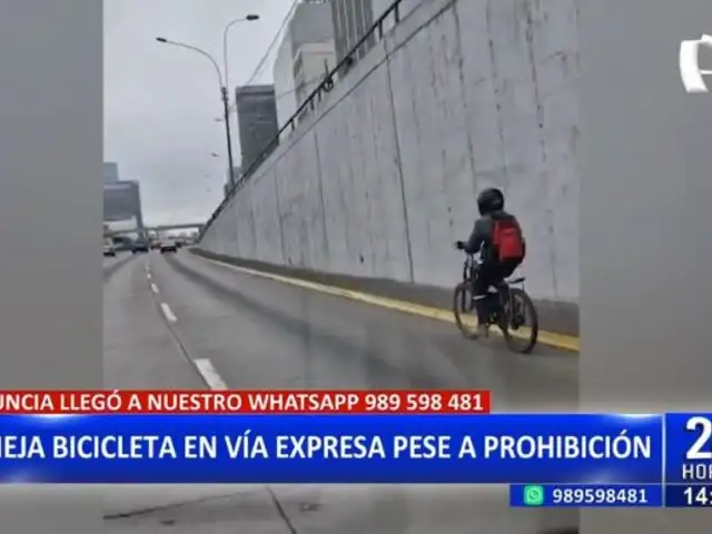 ¡El colmo! captan a ciclista manejando en la Vía Expresa pese a prohibición