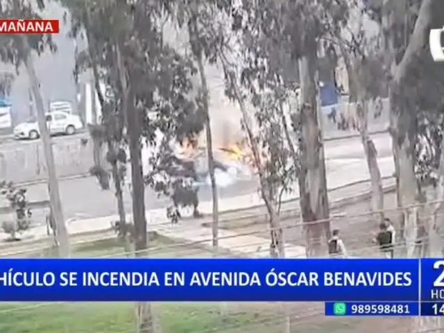 Vehículo se incendia en plena avenida Óscar Benavides