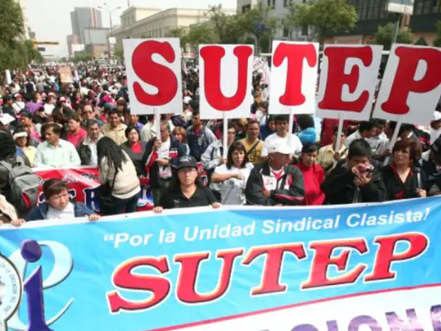 Sutep anuncia huelga nacional por incumplimiento de aumento de sueldo a docentes