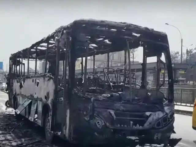 SMP: corto circuito habría provocado incendio en bus de transporte público