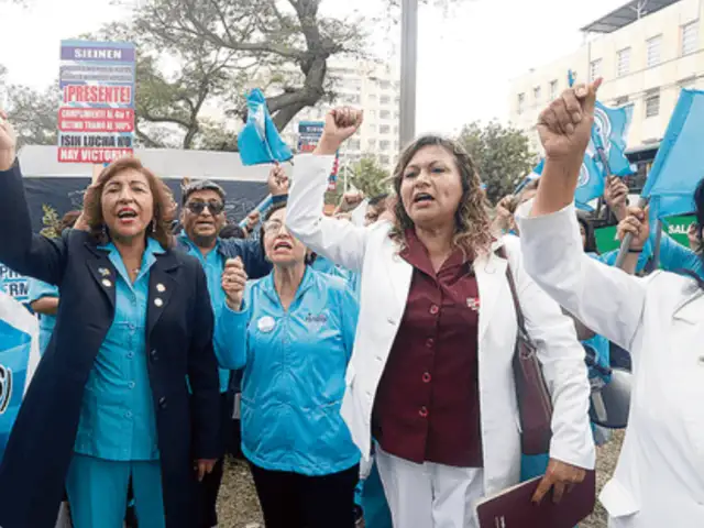 Médicos realizan protesta frente al Minsa y exigen aumento salarial