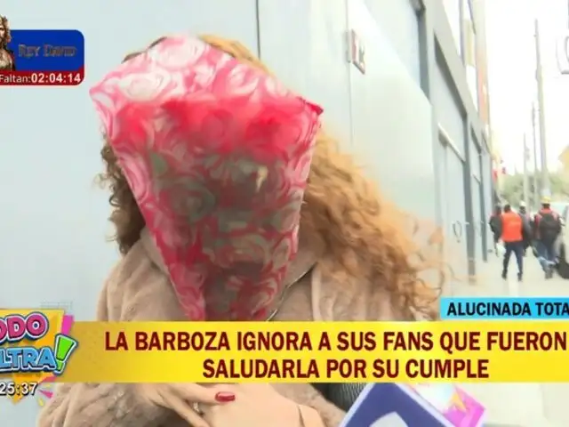 Janet Barboza ignora a sus fans que fueron a saludarla por su cumpleaños