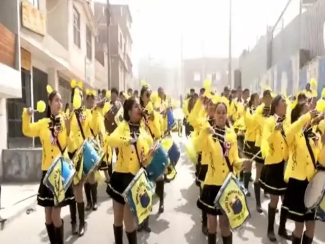 ¡Espectacular! Banda musical de colegio de Huaycán deslumbra con ritmos modernos durante desfile