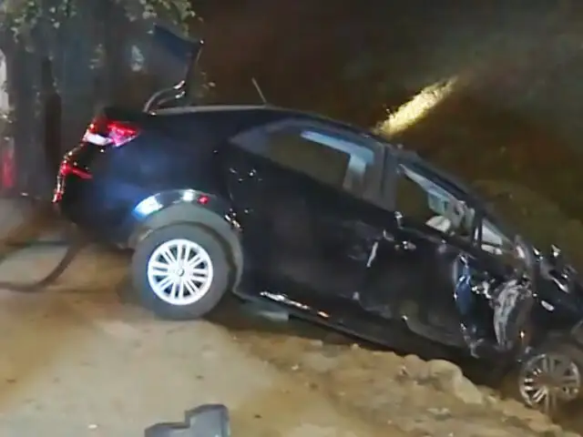 Taxista salva de morir tras chocar contra las mallas metálicas de la costanera en San Miguel