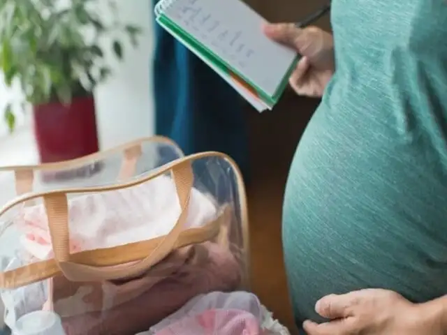 ¿Qué cosas no deben faltar en el bolso de bebé cuando vas a dar a luz?
