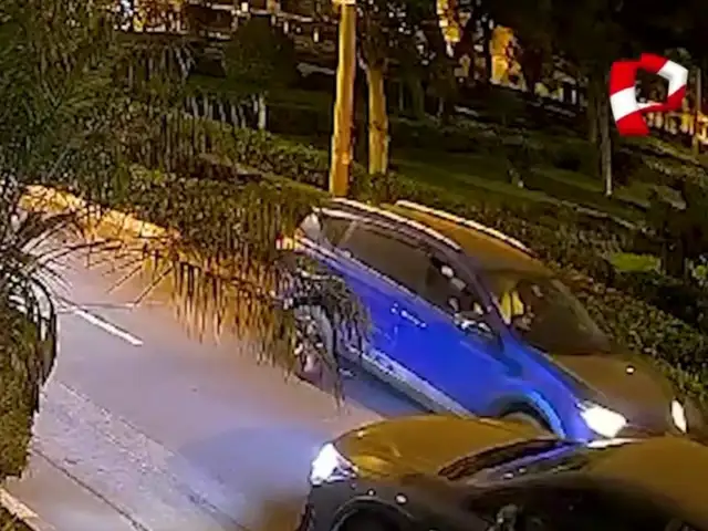 La Victoria: conductor choca su vehículo para escapar de delincuentes